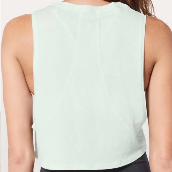 Lululemon size 4 Muscle Love cropped top - Picture 3 of 11